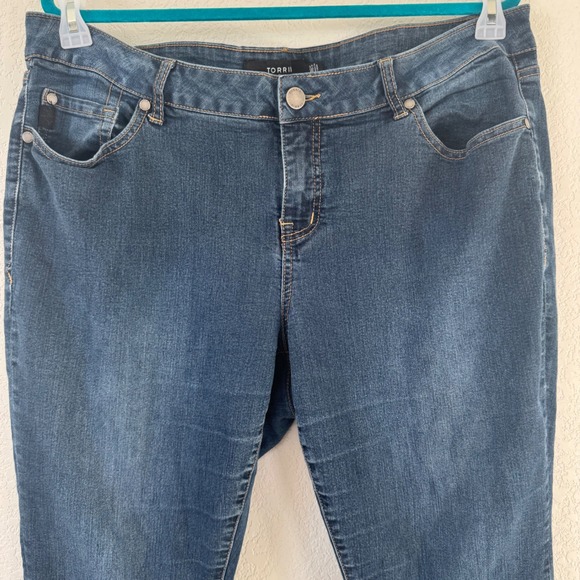 Torrid Denim Jeans Women's Size 16S Blue‎ Wash Slim Fit Stretch Pants - Picture 2 of 3